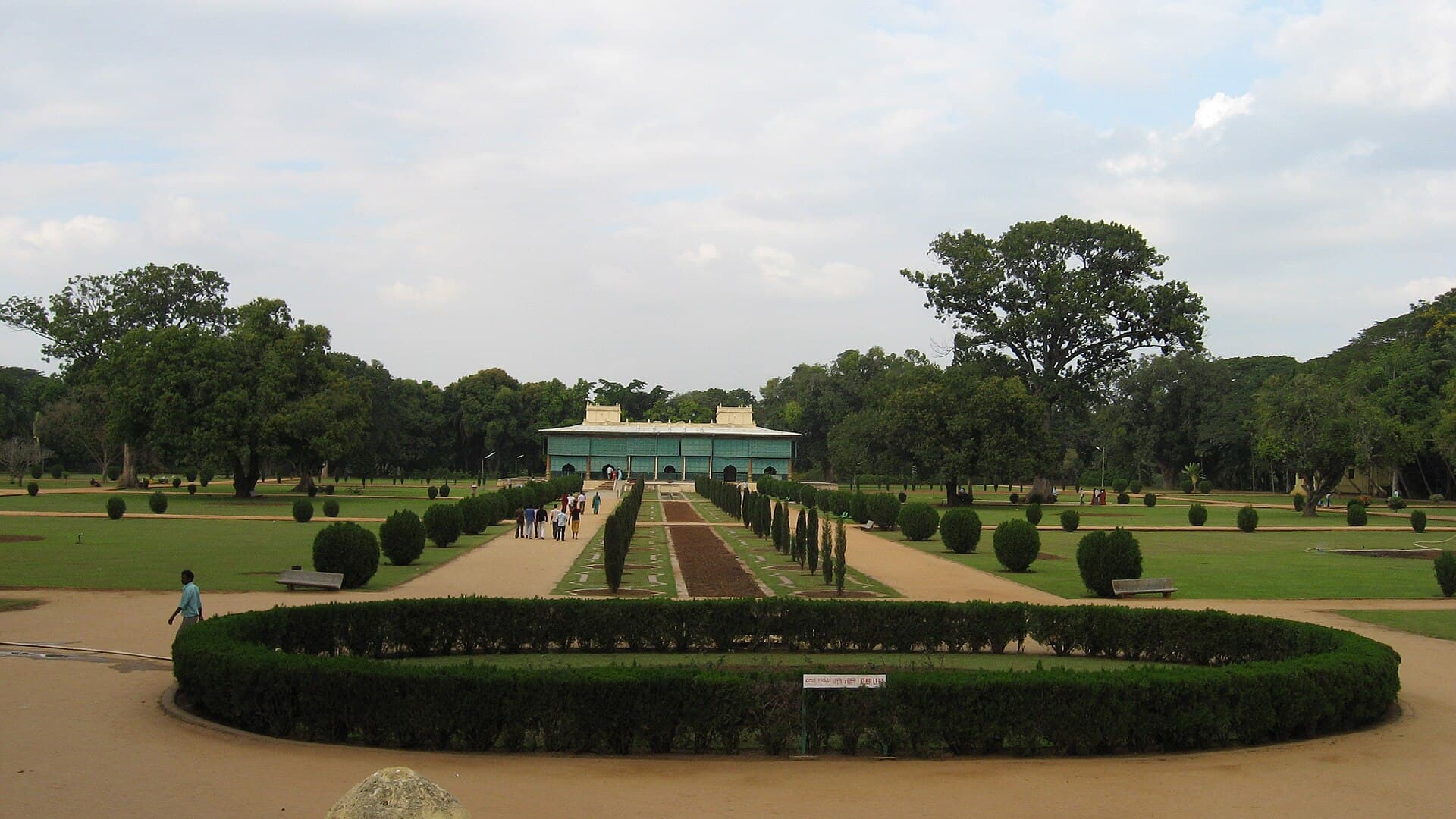 The teak summer palace Daria Daulat Bagh, a low colonnaded building with ornamented arches set in gardens.